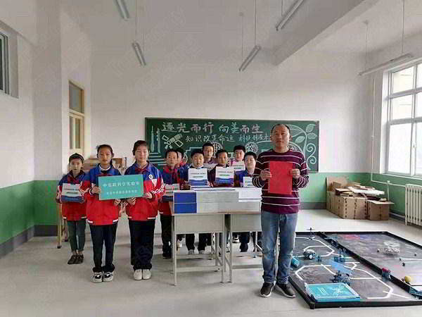 情滿校園中弘聯(lián)公益基金會助力北辰小學建立科學實驗室
